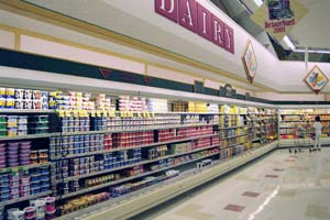 Cortinas enrollables para ahorro energético en vitrinas y expositores de frio comercial en supermercados