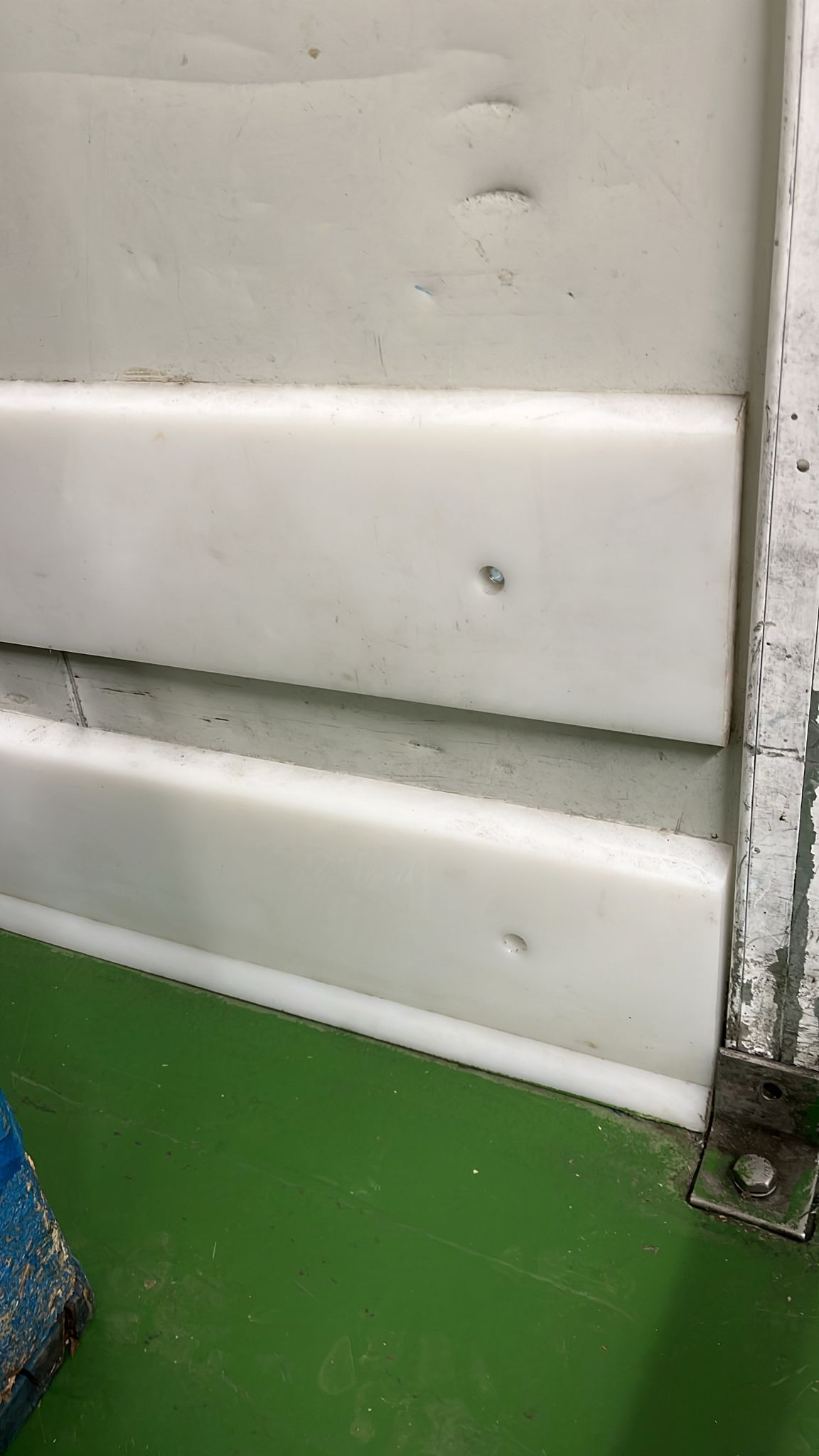 PROTECCIÓN DE PARED ECONOFROST DE POLIETILENO 2M X 200mm DOBLE BISEL